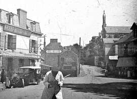 Un photographe au premier plan.