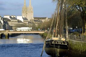 Le port de Quimper et le Lougre de l'Odet