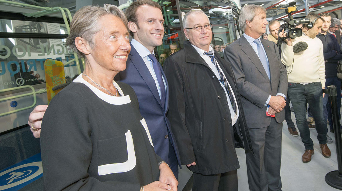 Elisabeth Borne, présidente de la RATP, Emmanuel Macron, ministre de l’Économie, Hervé Herry, maire d’Ergué-Gabéric et vice-président de Quimper Communauté délégué aux finances et à l’économie et Vincent Bolloré, président du groupe Bolloré.