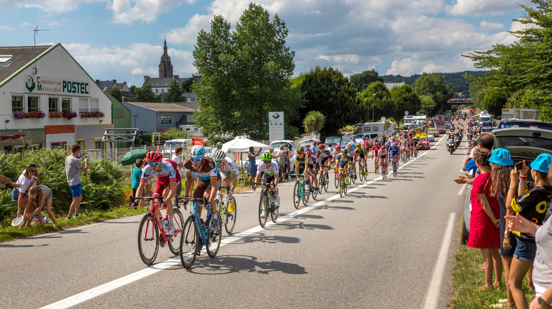 Le passage du Tour à Plogonnec à 20 km de l arrivee quimpéroise (16)