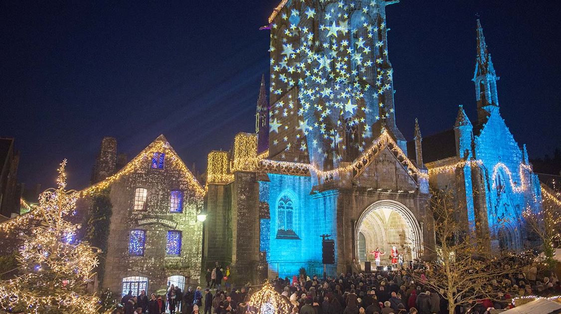 Pour la 3e année consécutive Locronan revêt ses habits de lumière pour un Noël magique (14)