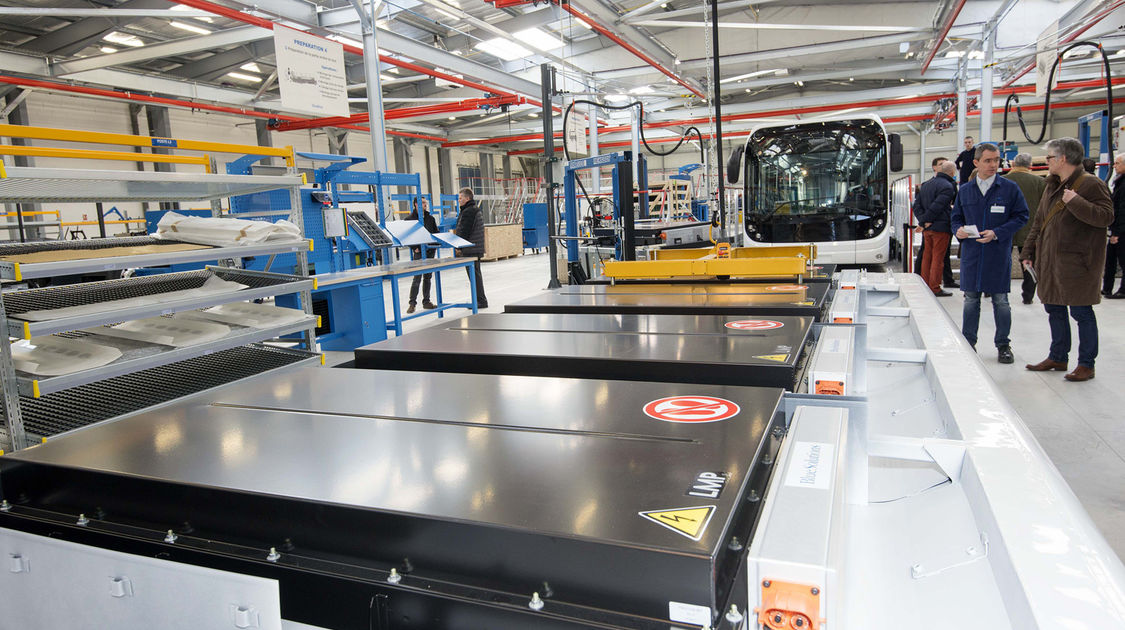 Le BlueBus électrique est équipé de huit batteries Lithium Métal Polymère de ce type, pesant chacune 300 kg. Elles sont produites à Ergué-Gabéric.