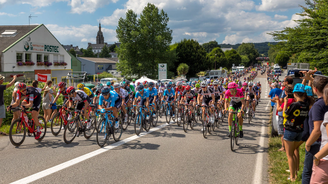 Le passage du Tour à Plogonnec à 20 km de l arrivee quimpéroise (13)