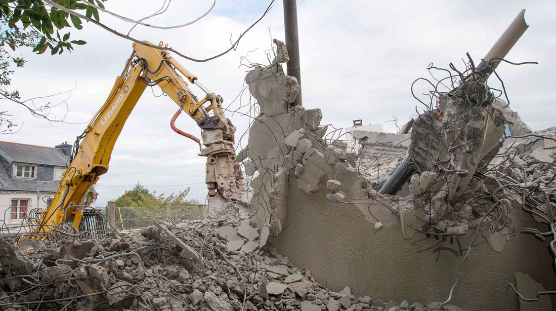 Deconstruction du chateau d eau de Ty Rouz (22)