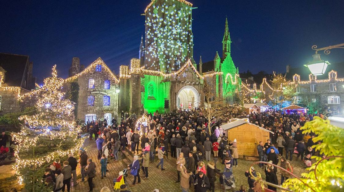 Pour la 3e année consécutive Locronan revêt ses habits de lumière pour un Noël magique (11)