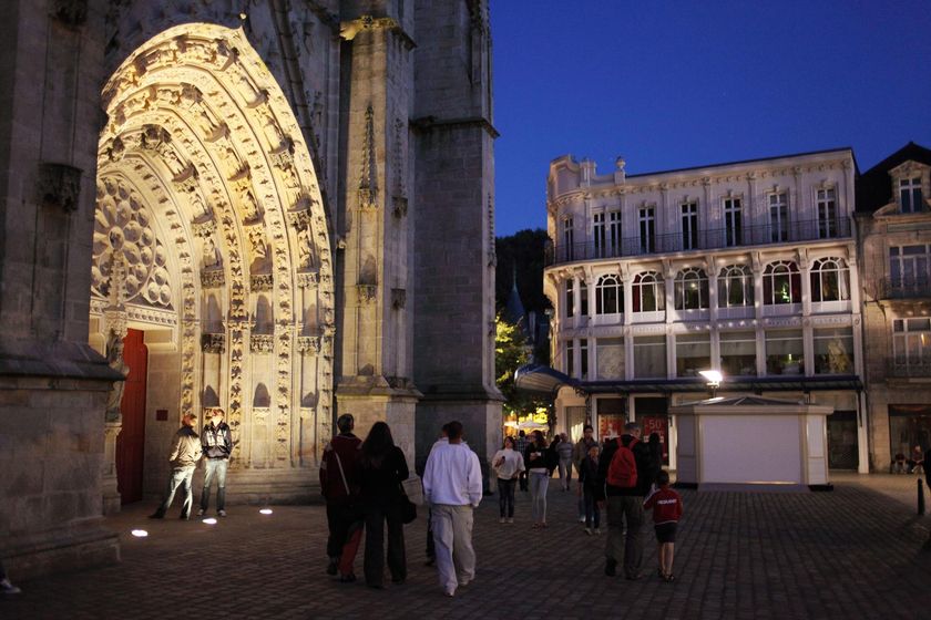 Le parvis de la cathédrale Saint-Corentin