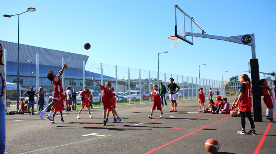 Ouverture de la grande salle événementielle "Kostum Park – À nous la vie"