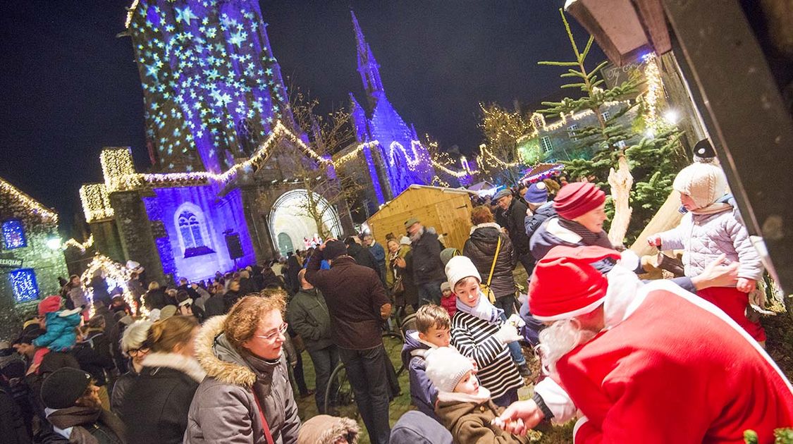 Pour la 3e année consécutive Locronan revêt ses habits de lumière pour un Noël magique (15)