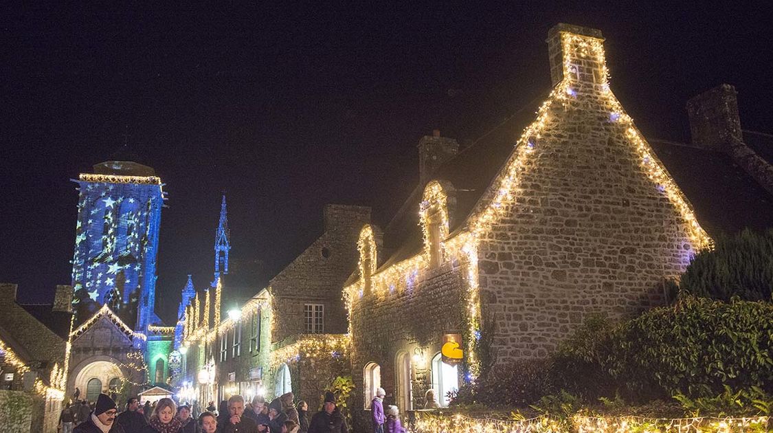 Pour la 3e année consécutive Locronan revêt ses habits de lumière pour un Noël magique (10)