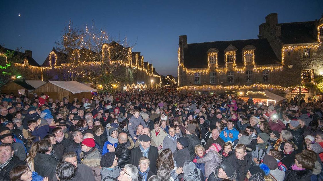 Pour la 3e année consécutive Locronan revêt ses habits de lumière pour un Noël magique (5)