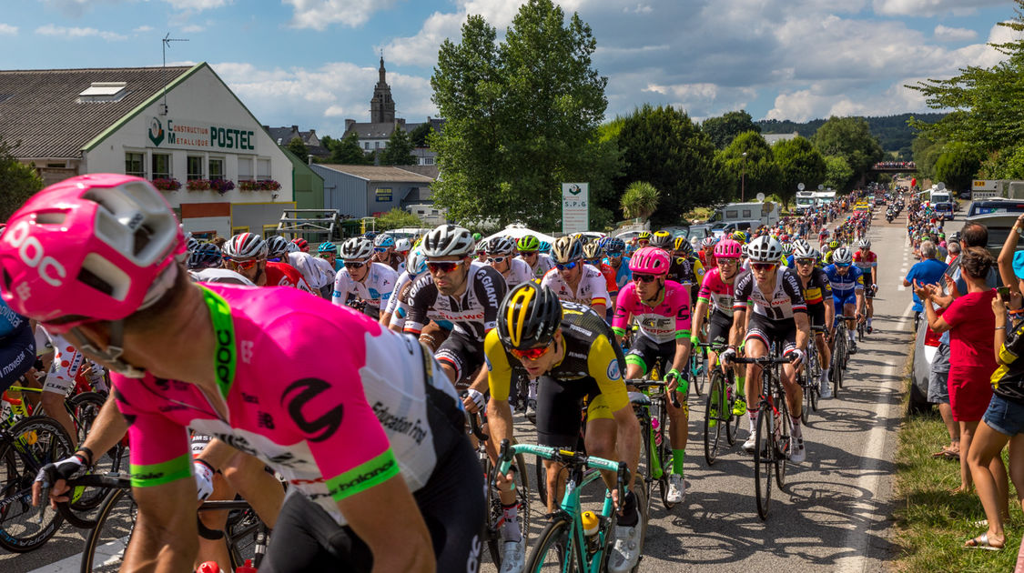 Le passage du Tour à Plogonnec à 20 km de l arrivee quimpéroise (14)