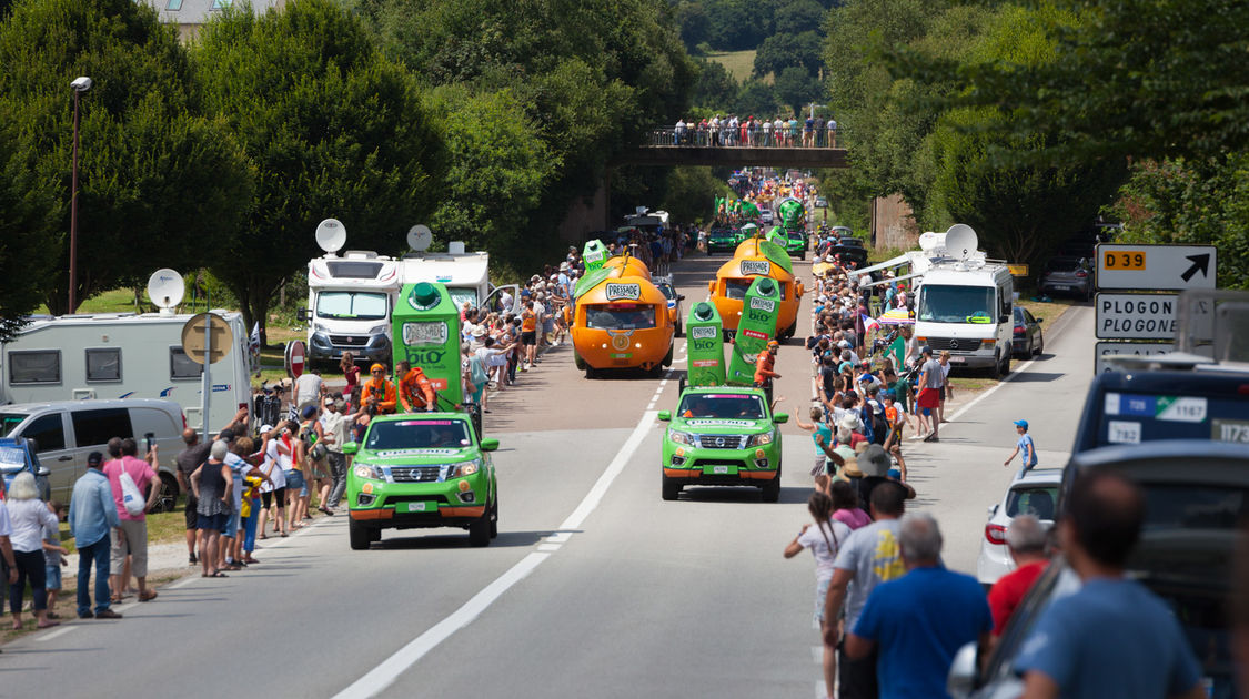 Le passage du Tour à Plogonnec à 20 km de l arrivee quimpéroise (4)