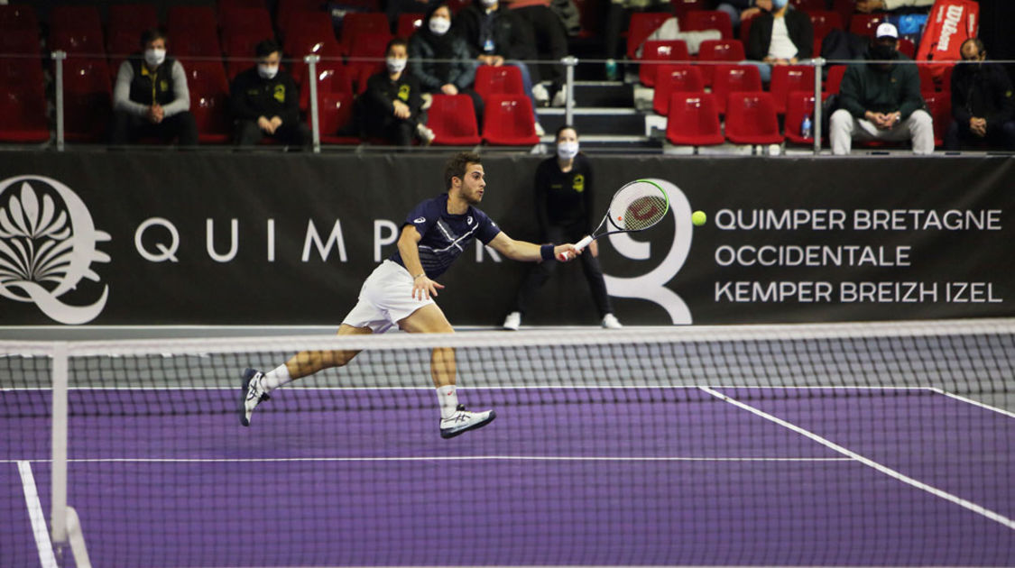 Quimper le 25 janvier 2021. Open ATP Challenger tour Quimper Bretagne Occidentale. affiche 16ème finale entre les français Hugo Gaston et Grégoire Barrere ( vainqueur ). Hugo Gaston.