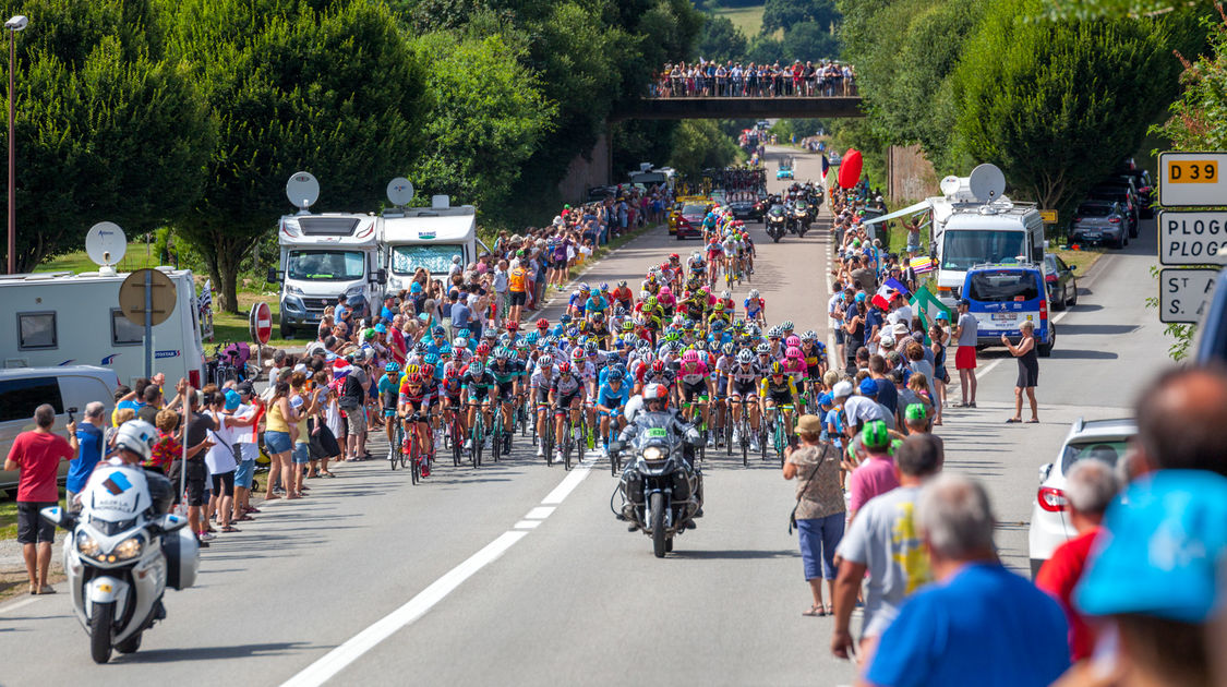 Le passage du Tour à Plogonnec à 20 km de l arrivee quimpéroise (17)