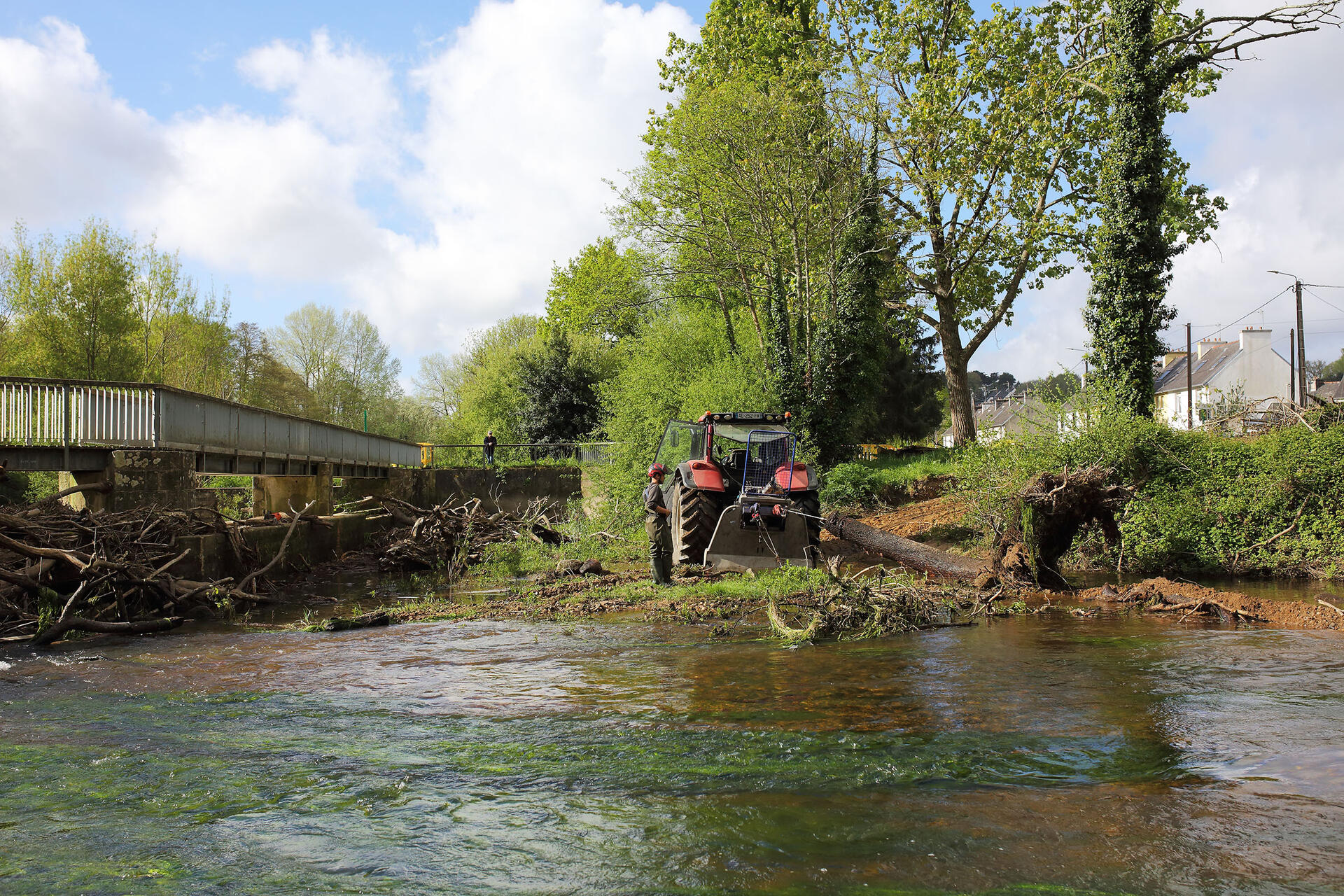 Enlèvement des embâcles au Moulin Vert