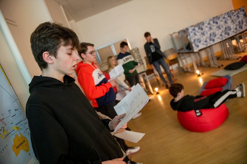 Des coulisses de la lecture à la  lecture dans les coulisses
