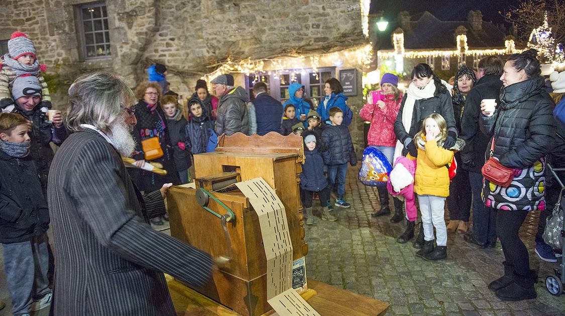 Pour la 3e année consécutive Locronan revêt ses habits de lumière pour un Noël magique (4)