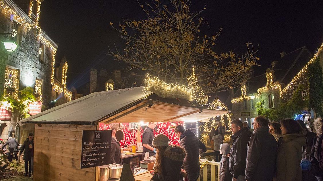 Pour la 3e année consécutive Locronan revêt ses habits de lumière pour un Noël magique (8)