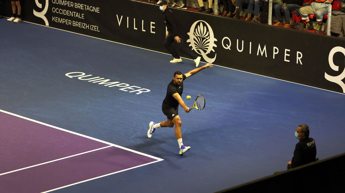 Quimper le 24 janvier 2022. Open de tennis ATP Challenger . 1er tour qualificatif; Victoire de J.W Tsonga face au suisse Marc Huesler