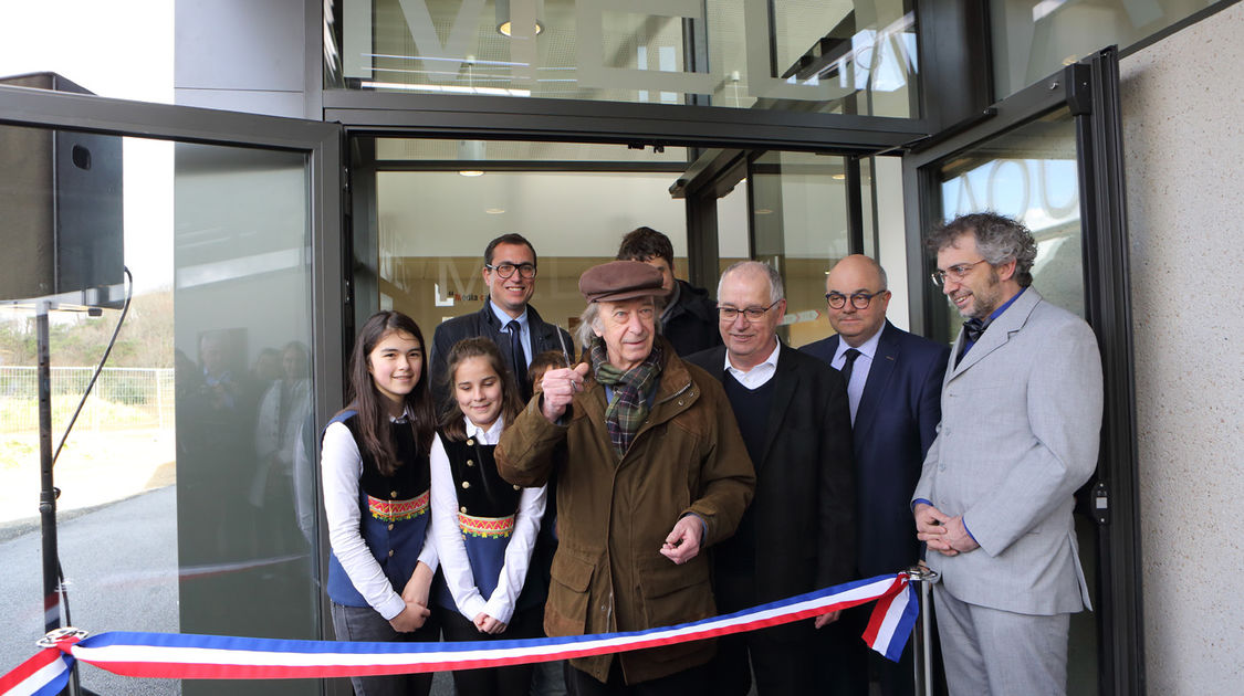 Inauguration de la médiathèque à Ergué-Gabéric le samedi 1er avril, par Ludovic Jolivet, président de Quimper Bretagne Occidentale, Hervé Herry, maire de la ville et Hervé Jaouen, écrivain. (9)