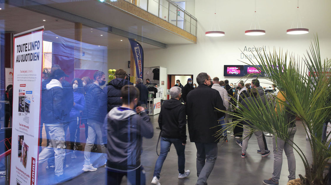 Quimper le 26 janvier 2022. Open de tennis ATP Challenger . Quart de finale. Intérieurs, acceuil, espace bar , Club VIP et restauration + sortie extérieure