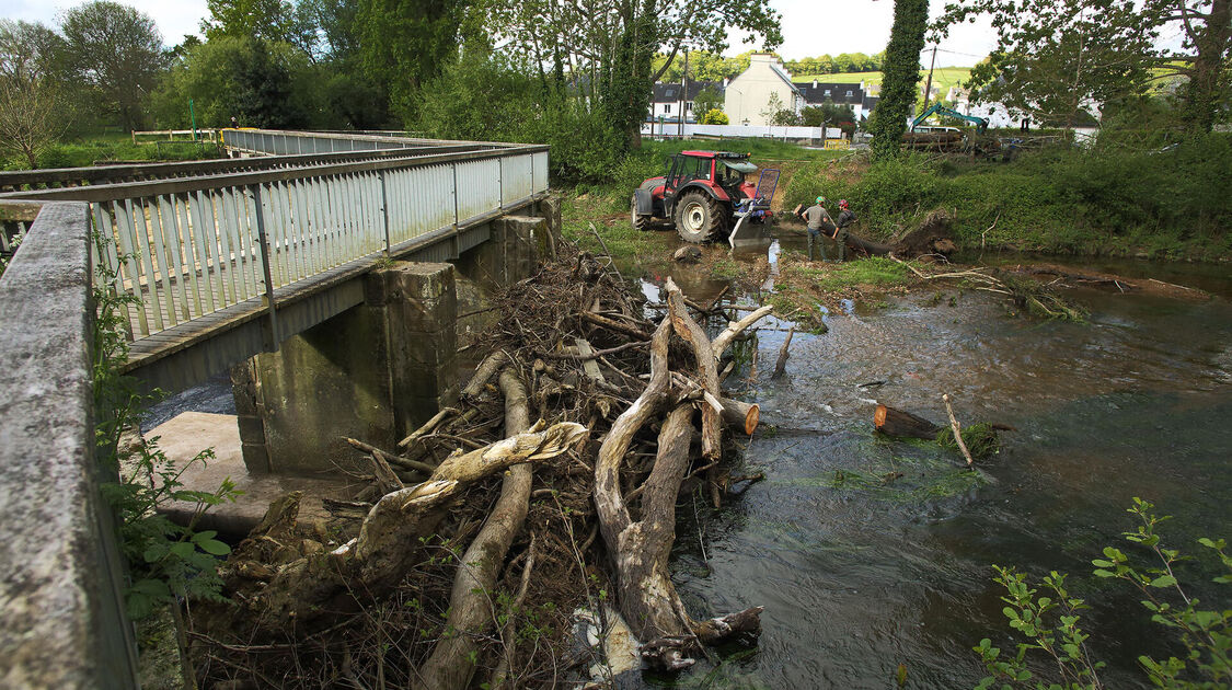 Enlèvement des embâcles au Moulin Vert