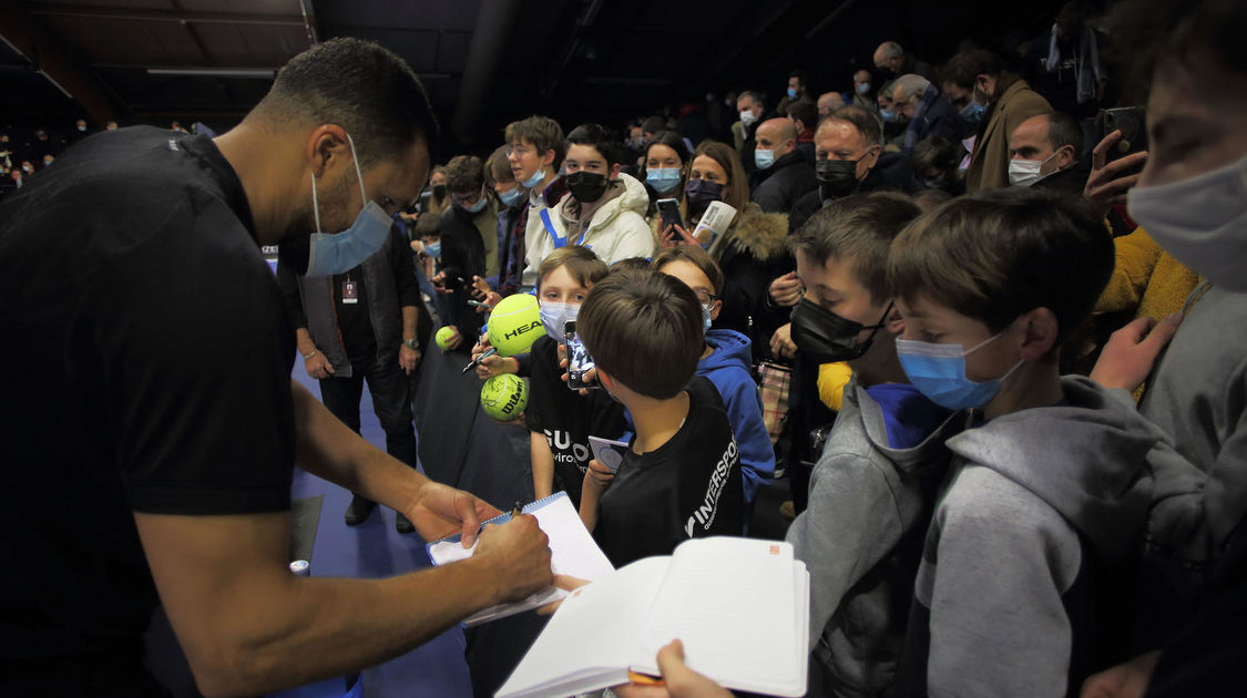 Quimper le 24 janvier 2022. Open de tennis ATP Challenger . 1er tour qualificatif; Victoire de J.W Tsonga face au suisse Marc Huesler 