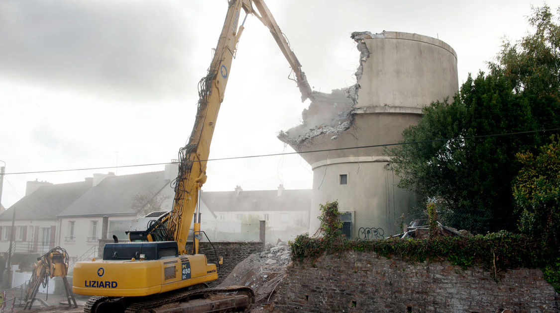 Deconstruction du chateau d eau de Ty Rouz (2)