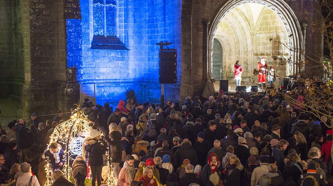 Pour la 3e année consécutive Locronan revêt ses habits de lumière pour un Noël magique (12)