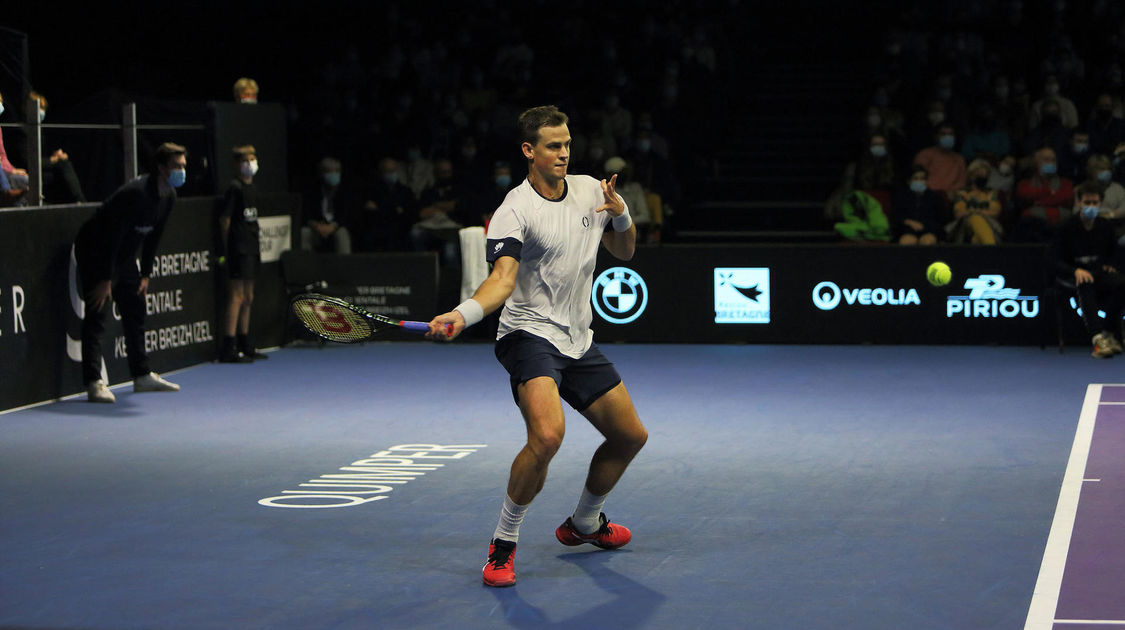 Quimper le 30 janvier 2022. Open de tennis ATP Chalenger de quimper ; Finale simple. Le Canadien Vasek Pospisil (138e) s'impose devant le  Français Grégoire Barrère (167e). Victoire en trois sets  6-4, 3-6, 6-1.