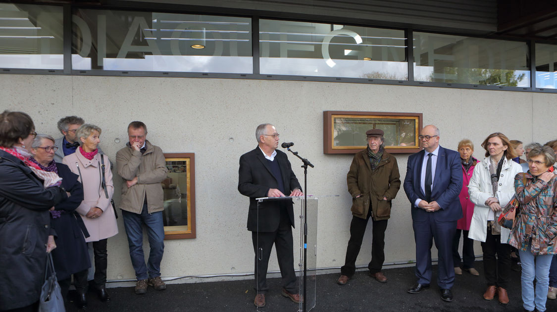 Inauguration de la médiathèque à Ergué-Gabéric le samedi 1er avril, par Ludovic Jolivet, président de Quimper Bretagne Occidentale, Hervé Herry, maire de la ville et Hervé Jaouen, écrivain. (3)