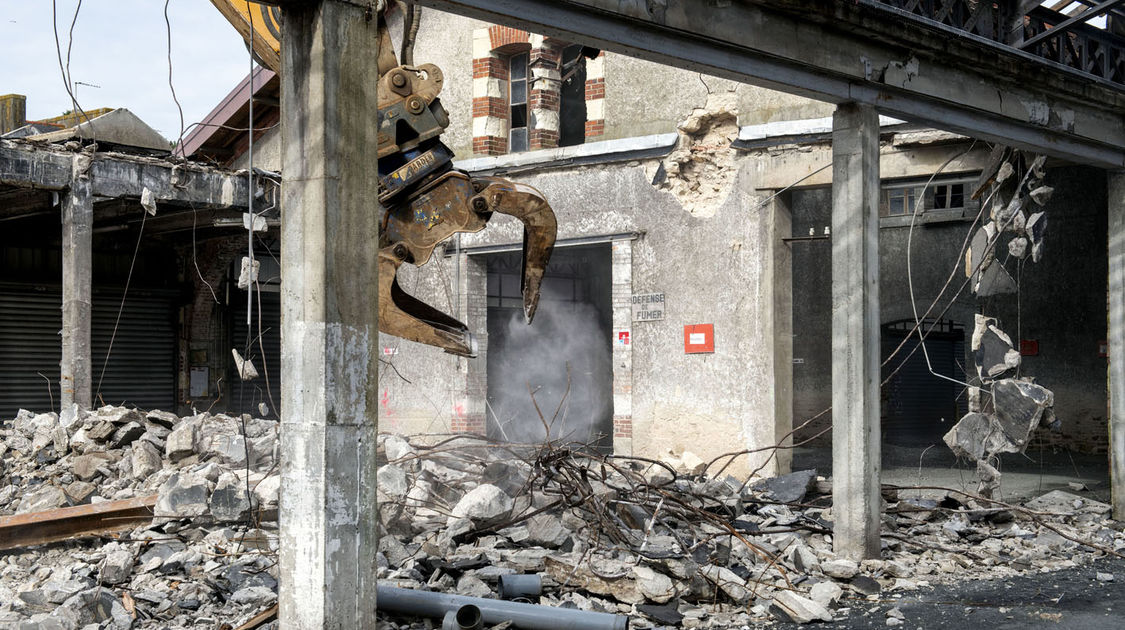 Démolition de la Halle Sernam