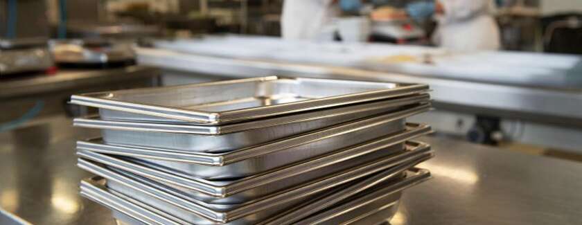 Restauration collective : l’expérimentation des contenants en inox a débuté à l’école de Stang Ar C’hoat de Quimper
