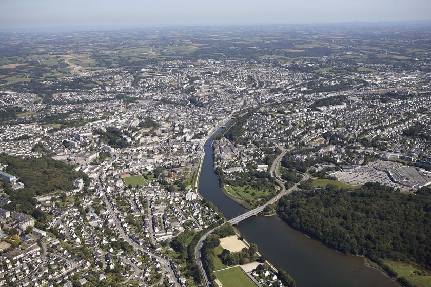 Signature de la convention scellant l’entente entre « Brest métropole océane » et « Quimper Communauté »