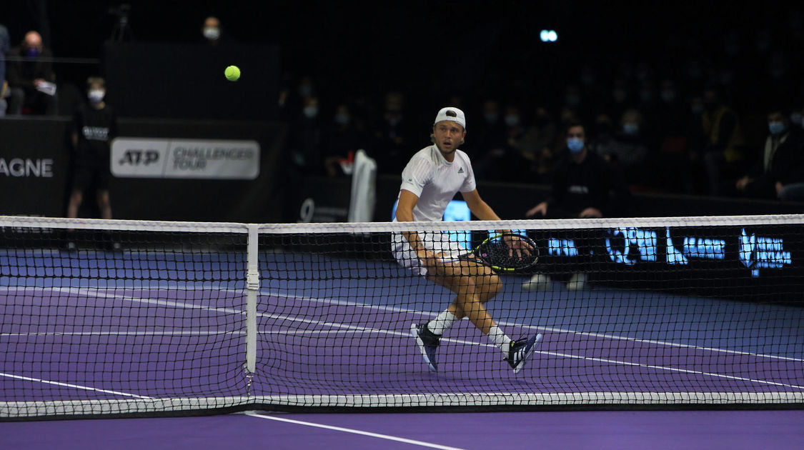 Quimper le 26 janvier 2022. Open de tennis ATP Challenger . Quart de finale. match entre les français J.W Tsonga et Alexandre Müller, vainqueur (7)