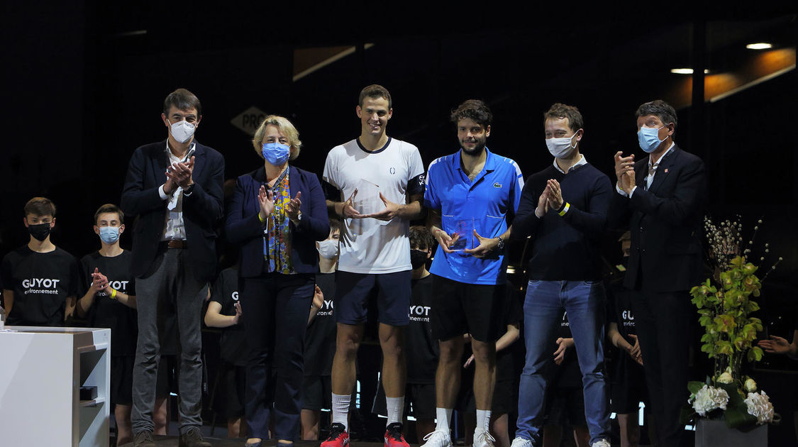 Quimper le 30 janvier 2022. Open de tennis ATP Chalenger de quimper ; Finale simple. Le Canadien Vasek Pospisil (138e) s'impose devant le  Français Grégoire Barrère (167e). Victoire en trois sets  6-4, 3-6, 6-1.