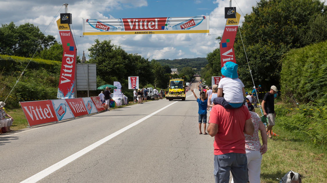 Le passage du Tour à Plogonnec à 20 km de l arrivee quimpéroise (10)