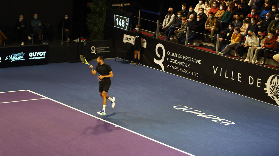 Quimper le 24 janvier 2022. Open de tennis ATP Challenger . 1er tour qualificatif; Victoire de J.W Tsonga face au suisse Marc Huesler (2)