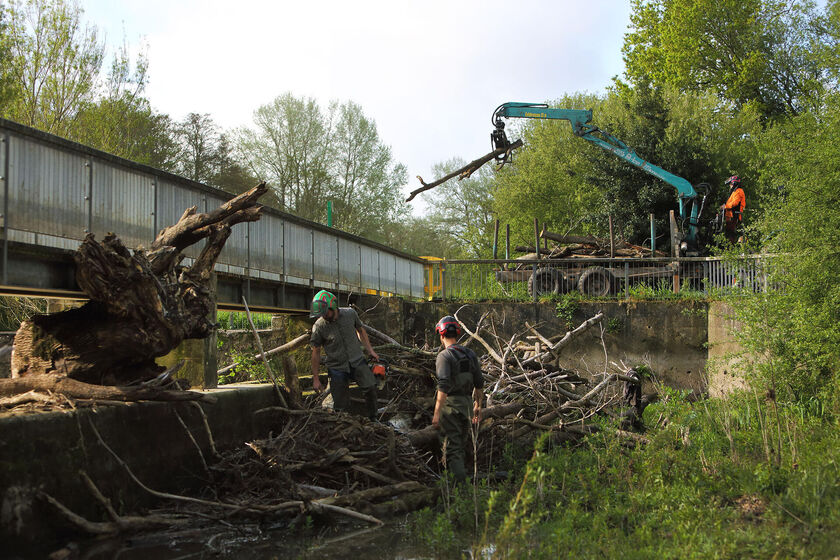 Enlèvement des embâcles au Moulin Vert