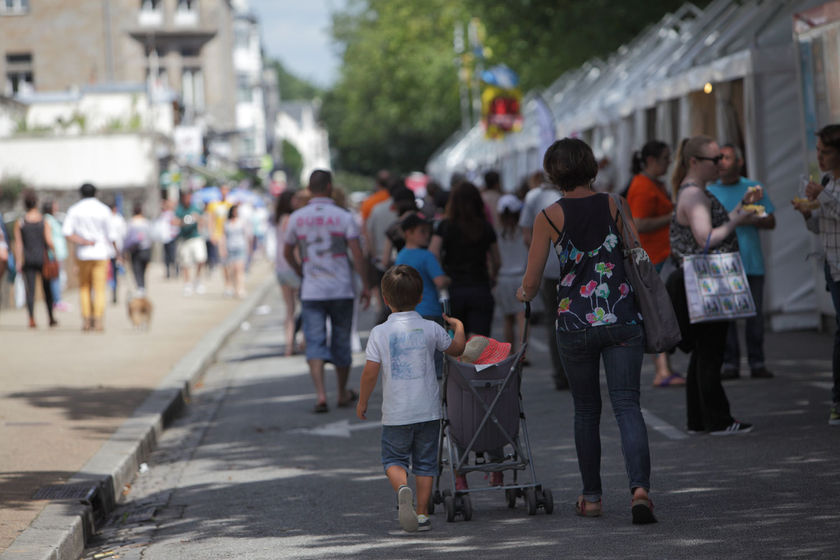 Pendant le festival de Cornouaille au mois de juillet.