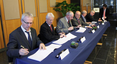Signature du contrat de pôle d'échange multimodal