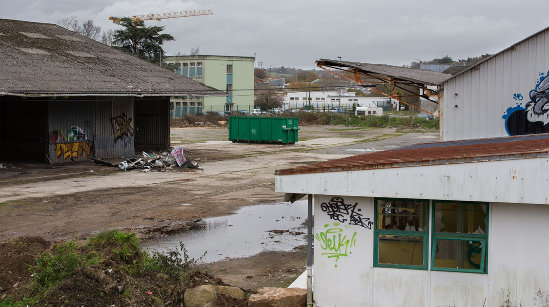 Projet gare - Démolition de hangars zone de l Hippodrome (2)