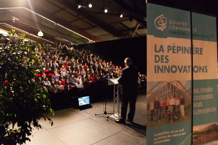 350 personnes, entrepreneurs et élus
